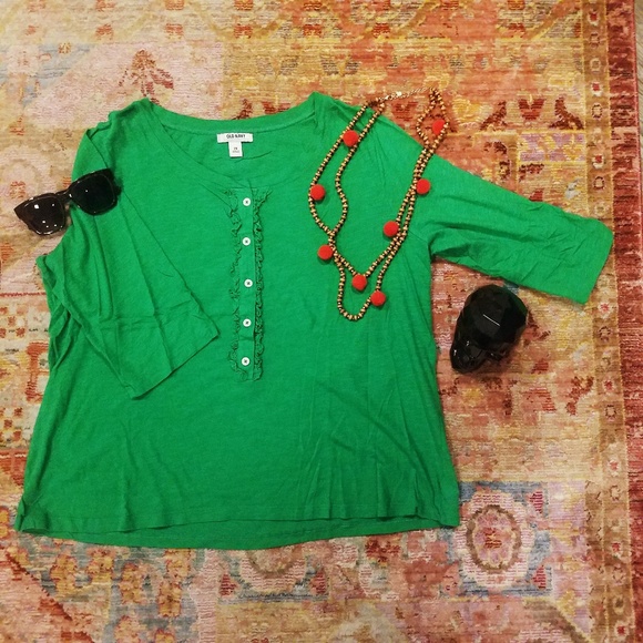 Old Navy Tops - 🍀☘💚 ON Kelly Green Button & Lace Top 💚☘🍀